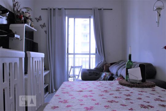 Sala de apartamento à venda com 2 quartos, 58m² em Jardim Tupanci, Barueri