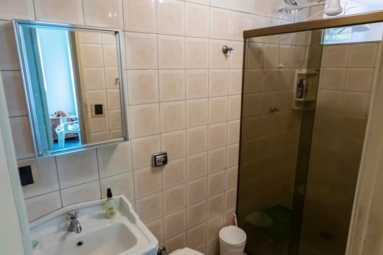 Banheiro social de apartamento à venda com 3 quartos, 87m² em Jardim Patente, São Paulo