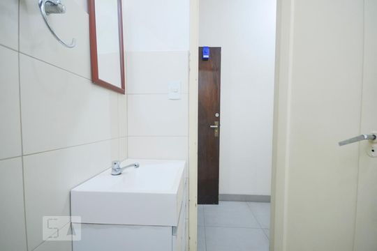 Banheiro de apartamento para alugar com 1 quarto, 40m² em Centro, Niterói