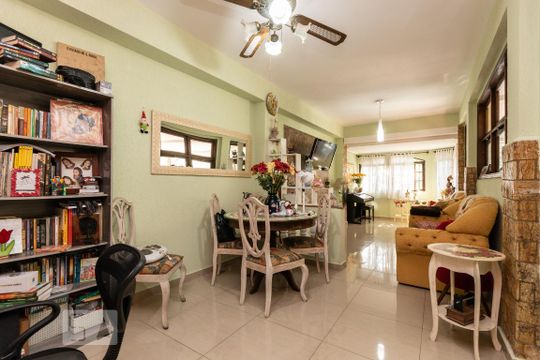 Casa para alugar com 4 quartos, 500m² em Vila Talarico, São Paulo