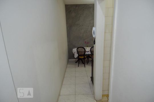Entrada de apartamento para alugar com 2 quartos, 50m² em Catete, Rio de Janeiro