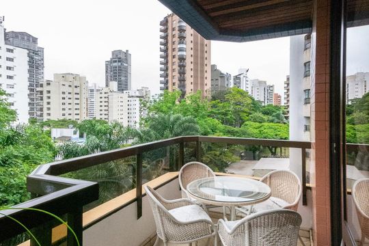 Varanda de apartamento à venda com 3 quartos, 223m² em Moema, São Paulo