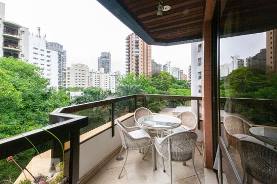 Varanda de apartamento à venda com 3 quartos, 223m² em Moema, São Paulo