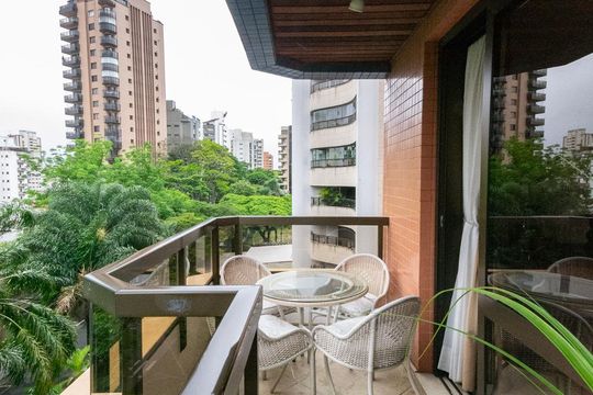 Varanda de apartamento à venda com 3 quartos, 223m² em Moema, São Paulo