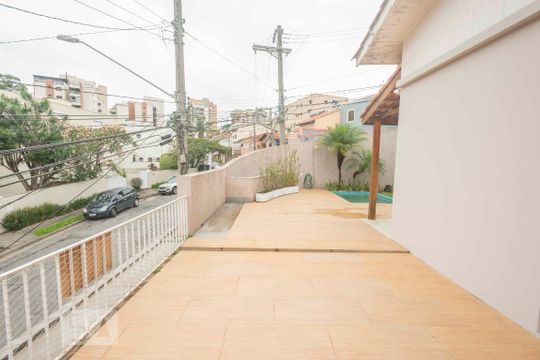 Quintal frontal de casa à venda com 5 quartos, 200m² em Vila Progredior, São Paulo