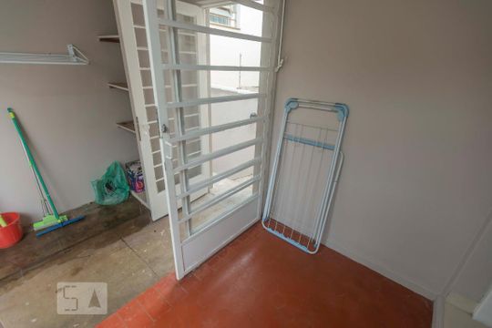 Lavanderia de casa à venda com 5 quartos, 200m² em Vila Progredior, São Paulo