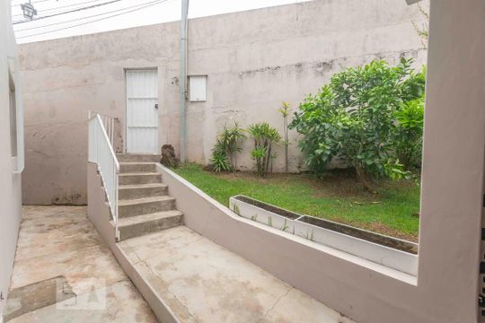 Quintal fundos de casa à venda com 5 quartos, 200m² em Vila Progredior, São Paulo