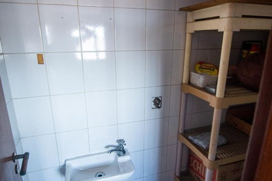 Banheiro de Serviço de apartamento à venda com 3 quartos, 96m² em Jardim Teresa, São Paulo