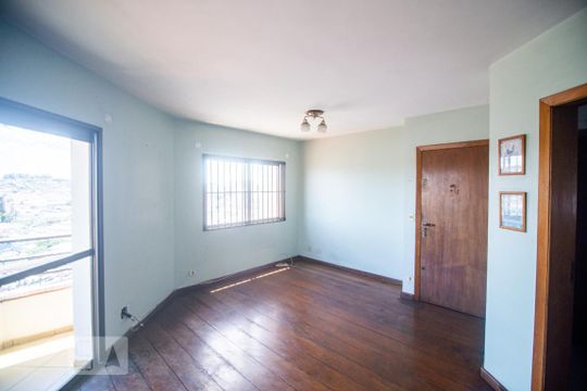 Sala de apartamento à venda com 3 quartos, 96m² em Jardim Teresa, São Paulo