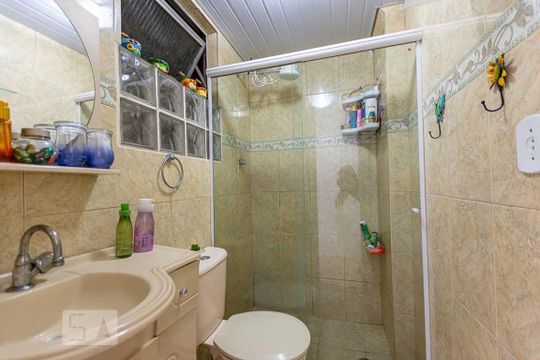 Banheiro Social de apartamento à venda com 2 quartos, 55m² em Ingá, Niterói