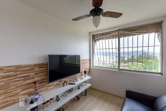 Sala de TV de apartamento à venda com 2 quartos, 55m² em Ingá, Niterói