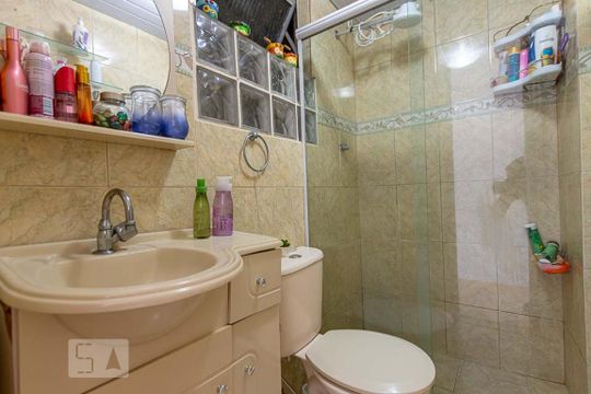 Banheiro Social de apartamento à venda com 2 quartos, 55m² em Ingá, Niterói