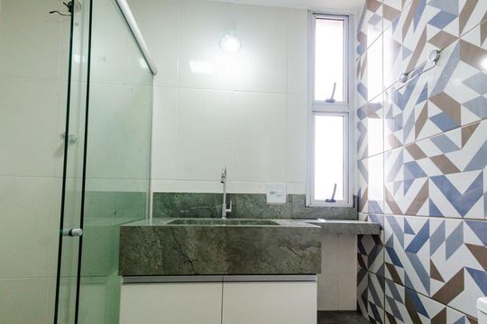 Banheiro de apartamento à venda com 2 quartos, 94m² em Nova Suíssa, Belo Horizonte