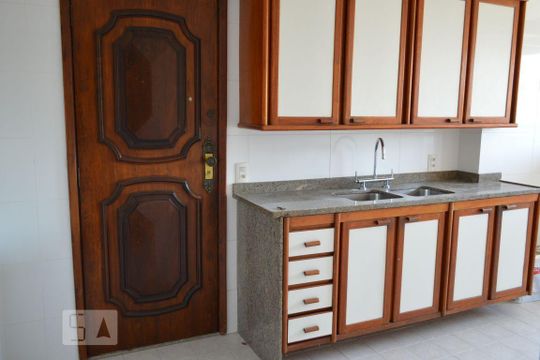 Cozinha de apartamento à venda com 2 quartos, 90m² em Icaraí, Niterói