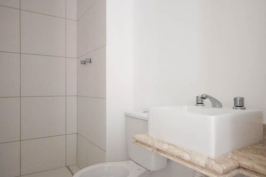 Banheiro de apartamento à venda com 2 quartos, 59m² em Vila Andrade, São Paulo