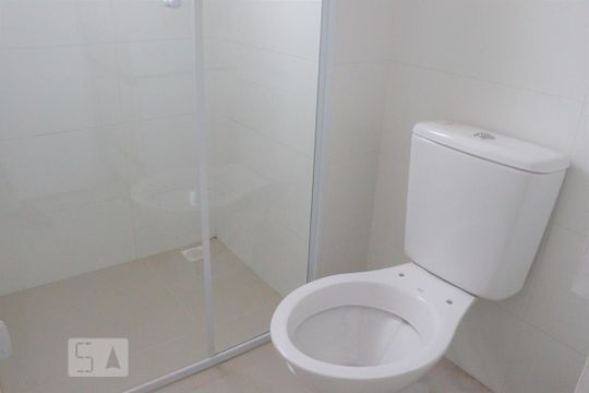 Banheiro de kitnet/studio para alugar com 1 quarto, 27m² em Jardim da Glória, São Paulo