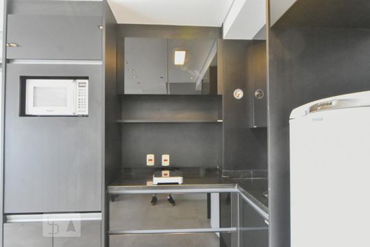 Cozinha de kitnet/studio para alugar com 1 quarto, 40m² em Chácara Santo Antônio (zona Sul), São Paulo
