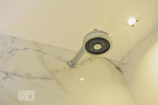 Banheiro de kitnet/studio para alugar com 1 quarto, 40m² em Chácara Santo Antônio (zona Sul), São Paulo