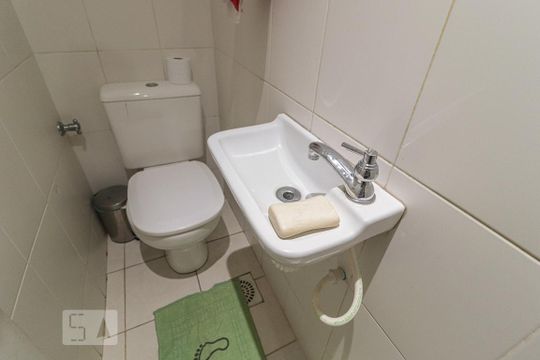 Lavabo de casa de condomínio para alugar com 3 quartos, 94m² em Tanque, Rio de Janeiro