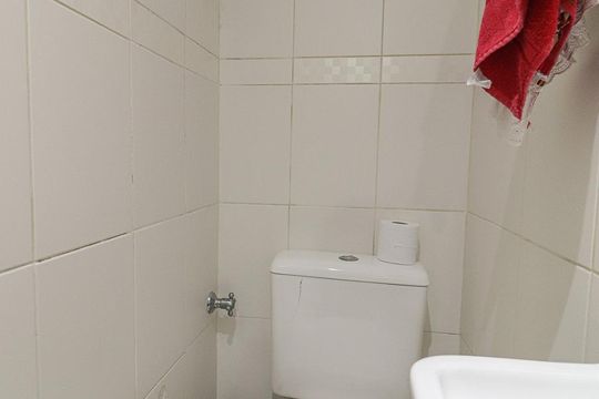 Lavabo de casa de condomínio para alugar com 3 quartos, 94m² em Tanque, Rio de Janeiro