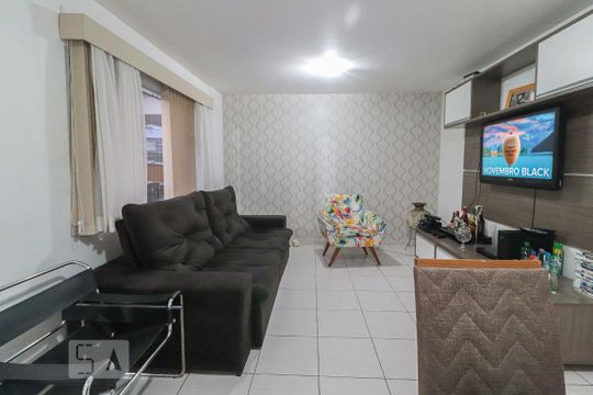 Sala de casa de condomínio para alugar com 3 quartos, 94m² em Tanque, Rio de Janeiro