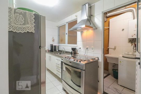 Cozinha de casa de condomínio para alugar com 3 quartos, 94m² em Tanque, Rio de Janeiro