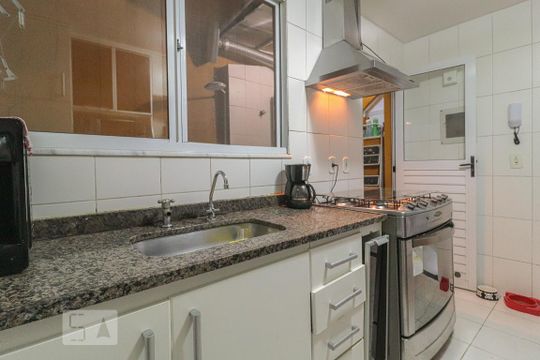 Cozinha de casa de condomínio para alugar com 3 quartos, 94m² em Tanque, Rio de Janeiro