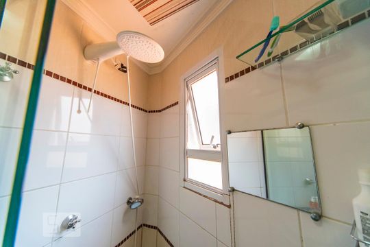 Chuveiro  de casa à venda com 2 quartos, 96m² em Parque das Nações, Santo André