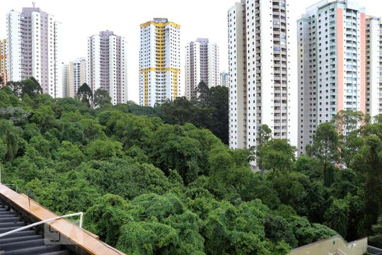 Vista de kitnet/studio para alugar com 1 quarto, 40m² em Chácara Agrindus, Taboão da Serra