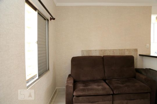 Sala de kitnet/studio para alugar com 1 quarto, 40m² em Chácara Agrindus, Taboão da Serra