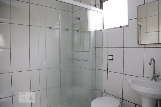 Banheiro de kitnet/studio para alugar com 1 quarto, 40m² em Chácara Agrindus, Taboão da Serra