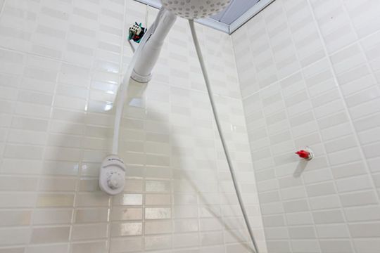 Banheiro Social de kitnet/studio para alugar com 1 quarto, 35m² em Icaraí, Niterói