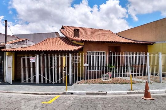 Fachada de casa à venda com 2 quartos, 176m² em Jardim da Gloria, Taboão da Serra