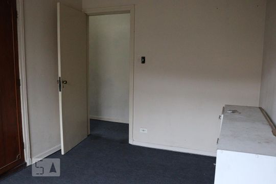 Quarto 2 de casa à venda com 6 quartos, 250m² em Vila Monumento, São Paulo