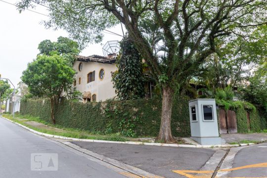 Fachada de casa à venda com 3 quartos, 500m² em Jardim Chácara Inglesa, São Bernardo do Campo