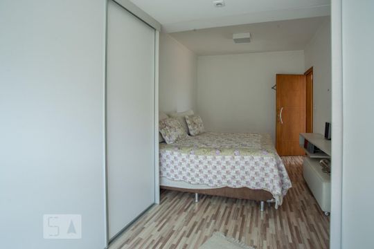 Suíte de casa para alugar com 3 quartos, 157m² em Planalto Paulista, São Paulo