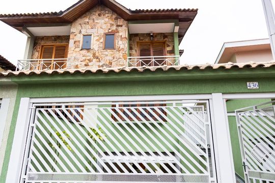 Fachada de casa à venda com 3 quartos, 260m² em Jardim Peri Peri, São Paulo