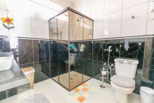 Banheiro de casa para alugar com 3 quartos, 150m² em Jaguará, São Paulo