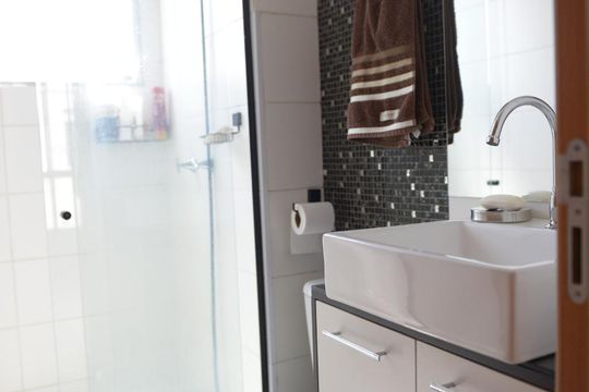 Banheiro de apartamento à venda com 2 quartos, 42m² em São José, Canoas