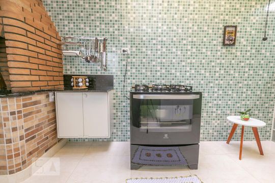Churrasqueira de casa à venda com 3 quartos, 195m² em Parque São Domingos, São Paulo