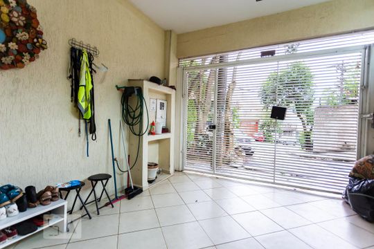 Garagem de casa para alugar com 2 quartos, 100m² em Jardim Rizzo, São Paulo