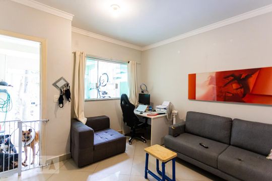 Casa para alugar com 2 quartos, 100m² em Jardim Rizzo, São Paulo