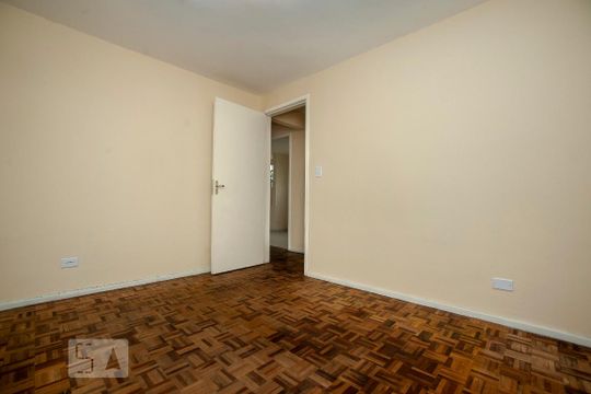 Quarto 1 de apartamento para alugar com 2 quartos, 48m² em Santa Cândida, Curitiba