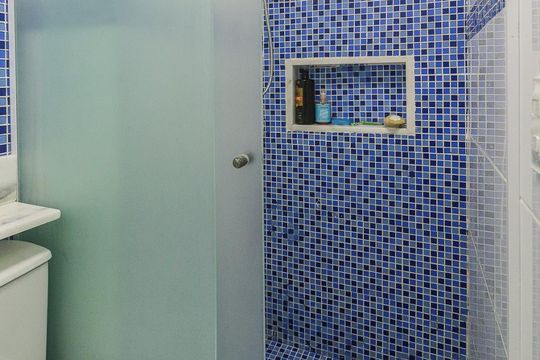 Banheiro de apartamento à venda com 2 quartos, 55m² em Jacarepaguá, Rio de Janeiro