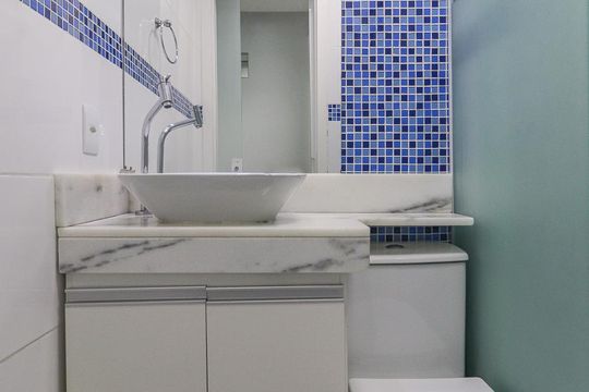 Banheiro de apartamento à venda com 2 quartos, 55m² em Jacarepaguá, Rio de Janeiro
