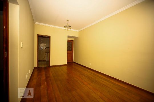 Sala de apartamento para alugar com 2 quartos, 110m² em Santa Tereza, Belo Horizonte