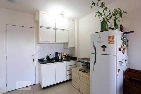 Cozinha de apartamento à venda com 1 quarto, 70m² em Jardim Umuarama, São Paulo