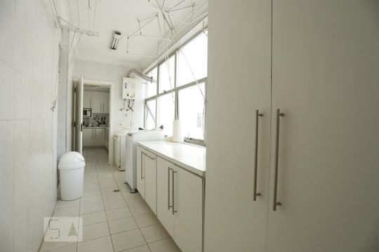 Area de Serviços de apartamento para alugar com 3 quartos, 240m² em Santa Cecilia, São Paulo