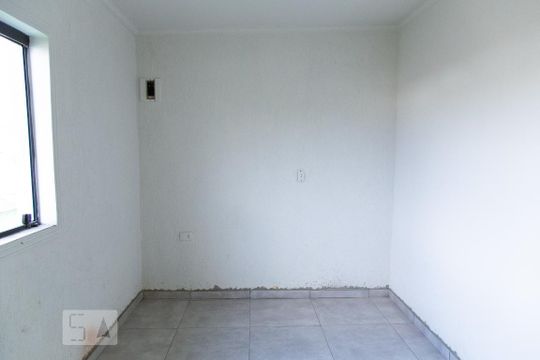 Quarto de casa para alugar com 1 quarto, 70m² em Bussocaba, Osasco