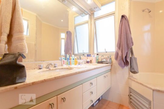 Banheiro da Suíte de apartamento à venda com 3 quartos, 198m² em Higienópolis , São Paulo